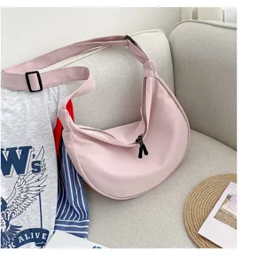 Sac bandoulière décontracté en nylon rose, sac fourre-tout simple et tendance pour femmes.