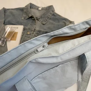 Large capacity solid color canvas tote bag casual work commuting shoulder bag with zipper.
