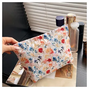 3D floral cosmetic bag for women, large capacity makeup storage pouch and portable travel wash bag.