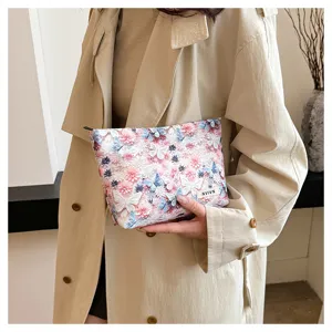 3D flower cosmetic bag large capacity makeup pouch for women toiletries daily storage.