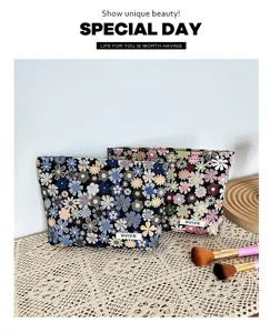 Floral print cosmetic bag portable makeup storage pouch cute toiletry bag for women travel daily.