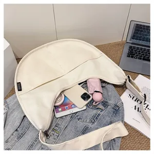 Vue détail de sac bandoulière croissant en toile, sac décontracté quotidien de grande capacité.