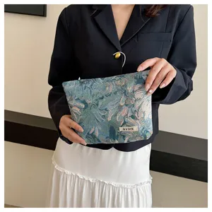 Women vintage floral tapestry makeup bag detail, linen cosmetic storage pouch for daily use.