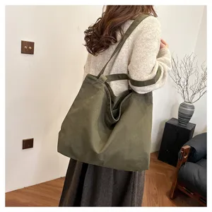 Casual canvas tote bag detail view, large capacity shoulder bag for daily commuting and shopping.