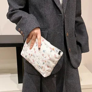Floral lace cosmetic bag, vintage style portable makeup pouch for women daily storage.