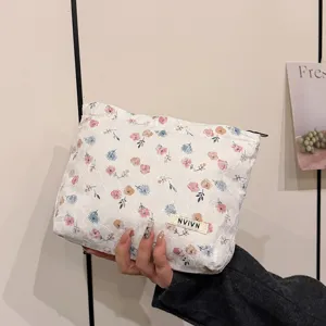 Large capacity lace cosmetic bag women retro minimalist zipper clutch portable storage handbag