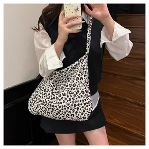 Leopard print canvas shoulder bag, casual large capacity tote bag for women daily use.