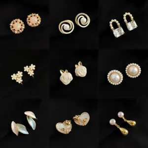 Schicke 18K vergoldete Clip-Ohrringe mit Perlen, schmerzfreies Design für ungestochene Ohren.