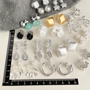 Großhandel Clip-Ohrringe ohne Ohrloch, platinbeschichtet langlebig modischer Damenschmuck.