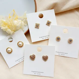 Orecchini a Bottone in Lega Francese Elegante Placcati Oro 14K con Perle Artificiali e Strass per Donna Gioielli Semplici a Cuore e Tondi