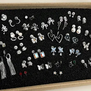 Großhandel Ohrclips Set ohne Ohrloch, modisches süßes Metall geometrisches Design für Damen.
