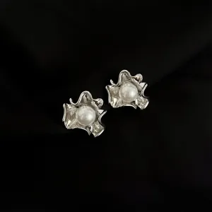Elegante unregelmäßige Metall Perle Clip Ohrringe für Damen, schicker modischer Ohrschmuck.