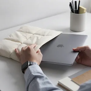 Custodia imbottita per laptop da 13 14 pollici, morbida custodia trapuntata minimalista protettiva.