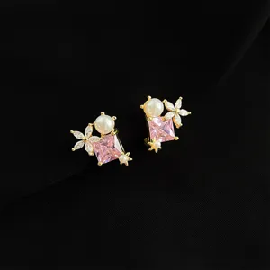 Exquisite 18K vergoldete rosa Kristall Perle Clip-Ohrringe, elegantes Blumen-Design.