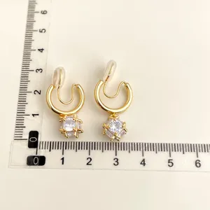 Stunning 18K gold plated clip-on earrings featuring a sparkling square cubic zirconia pendant.