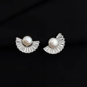 Elegante fächerförmige Perlen Zirkonia Clip Ohrringe für Damen schicker modischer Schmuck