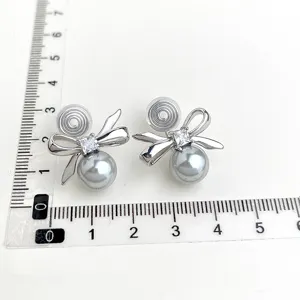 Silberne Schleife Perle Clip Ohrringe mit glitzerndem Zirkon fur nicht durchstochene Ohren.