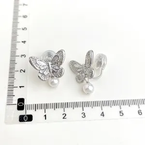 Silberne Schmetterlings-Clip-Ohrringe mit Perlenanhänger, stilvoller Ohrschmuck ohne Ohrlöcher.