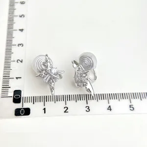 Silberfarbene Stern-Ohrclips mit glitzerndem Zirkonia, Ohrringe ohne Ohrlöcher.