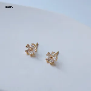 Mini 14K vergoldete Zirkonia vierblättrige Blumen Ohrstecker eleganter Schmuck