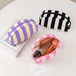 Gestreifte Plüsch-Kosmetiktasche, tragbarer Reise-Make-up-Organizer, große Muscheltasche.