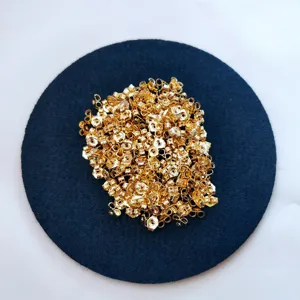 Goldene Schmetterling Ohrring Rücken Detailaufnahme, sichere Metall Ohrmuttern zum Basteln.