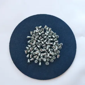 Detaillierte Nahaufnahme von silbernen Metall Ohrstecker Rückseiten, Bulk Zubehör für Schmuck.