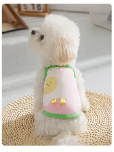 Carino gilet estivo per animali domestici, contrasto rosa e verde, tessuto comodo e morbido.