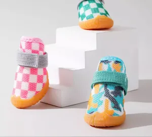 Zapatos de malla transpirable para perros pequeños, botas de verano anti-suciedad para mascotas.