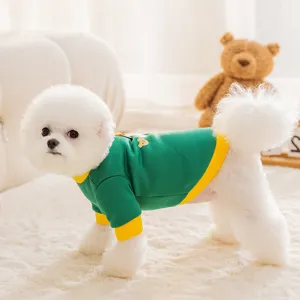 Süßer Herbst Winter Hundepullover mit Bärenmuster, weiche Fleece Katzenkleidung Detailansicht.