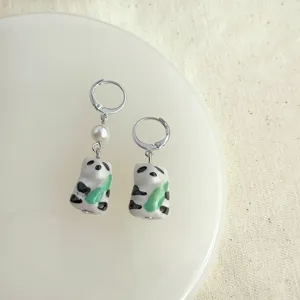 Handgefertigte Keramik Panda Ohrringe mit Perlen, niedlicher Modeschmuck für den täglichen Look.