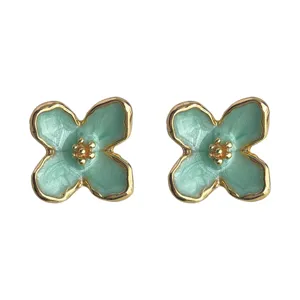 Mintgrüne Blumen Ohrstecker für Damen, süßer Wald-Stil goldfarbene florale Schmuckgeschenke.