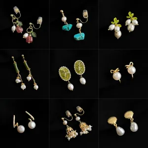 Detailansicht von Ohrclips mit Süßwasserperlen, Goldbeschichtung und eleganten Steindesigns.