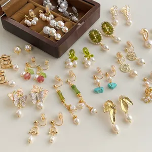 Elegante Kupfer Vergoldete Süßwasserperle Ohrclips Ohne Ohrloch Mosquito-Spulen-Ohrclips Mit Strass Schmuck Für Damen