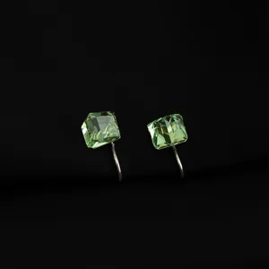 Eleganti orecchini a clip quadrati in cristallo verde per donne senza fori, gioielli moda.