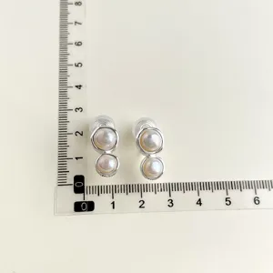 Doppellagige Süßwasserperlen Clip-Ohrringe mit komfortablem design für ungestochene Ohren.