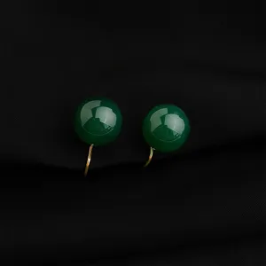 Eleganti orecchini clip con perline verdi e finitura dorata per orecchie non forate gioielli.