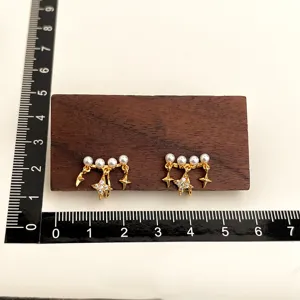 Vergoldete Perlen Stern Clip Ohrringe für Damen, elegante Ohrklips ohne Ohrlöcher.