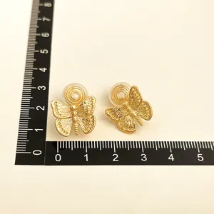 Exquisite 18K vergoldete Schmetterling Clip-Ohrringe mit komfortabler unsichtbarer Spule.