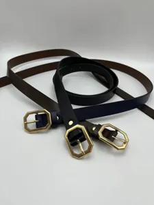 Cintura sottile da donna elegante con fibbia geometrica in metallo, perfetta per vari vestiti.