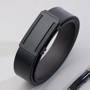 Men's automatic buckle leather belt with classic geometric pattern black strap business casual.