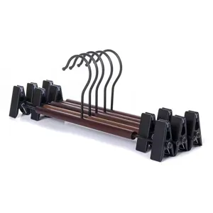Perchas para pantalones de madera con pinzas metalicas robustas set para organizar armario.