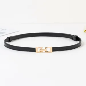Ceinture de taille noire minimaliste avec boucle dorée, accessoire parfait pour robes.