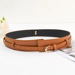 Cintura larga donna moda dettaglio, elegante accessorio in pelle marrone per vestito.