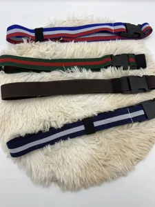 Detailweergave van set onzichtbare elastische stretch riem voor dames jeans en jurken.