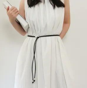 Cinturón fino de cuero negro para mujer con perlas para vestidos y camisas de verano.
