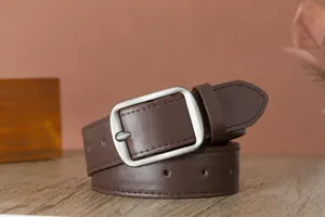 Ceinture en cuir marron classique avec boucle carrée en argent mat pour hommes et femmes