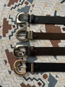 Casual kunstlederen riem met vintage metalen doorngesp, stijlvolle tailleaccessoire voor unisex.