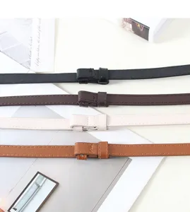 Vue détaillée de ceintures fines et polyvalentes en cuir aux coloris variés avec belles surpiqûres.