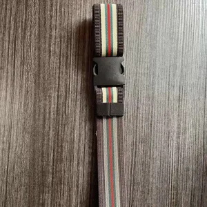 Ceinture élastique invisible avec boucle en plastique, ceinture extensible pour tous les jours.